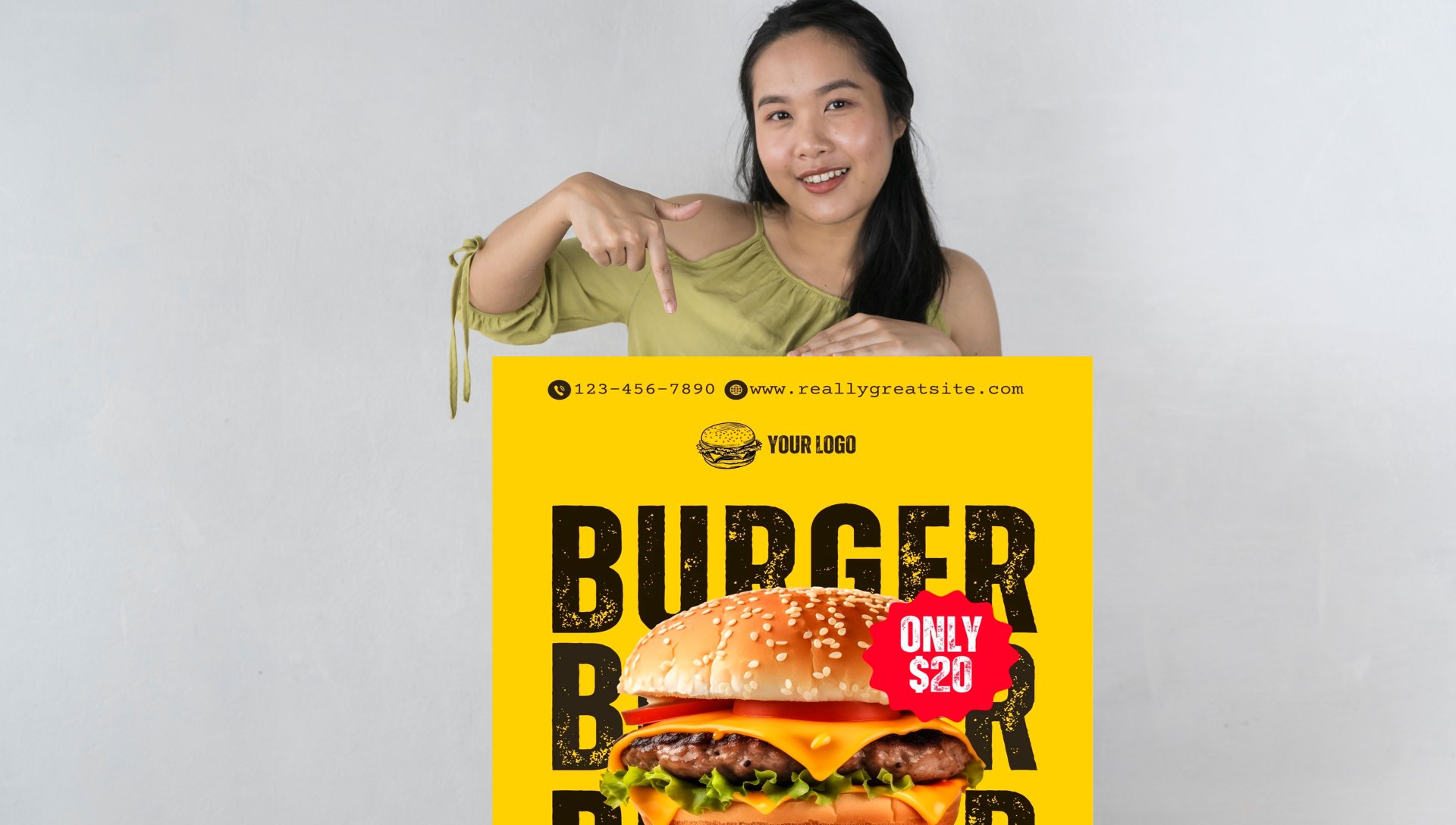 Poster foamboard berdiri elegan di ruang pameran, menyampaikan pesan brand dengan percaya diri