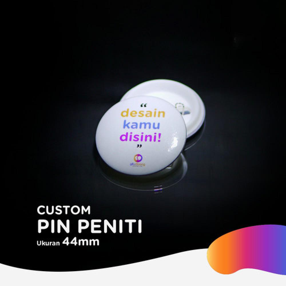 Cetak PIN Souvenir 58mm Glossy – Custom Desain